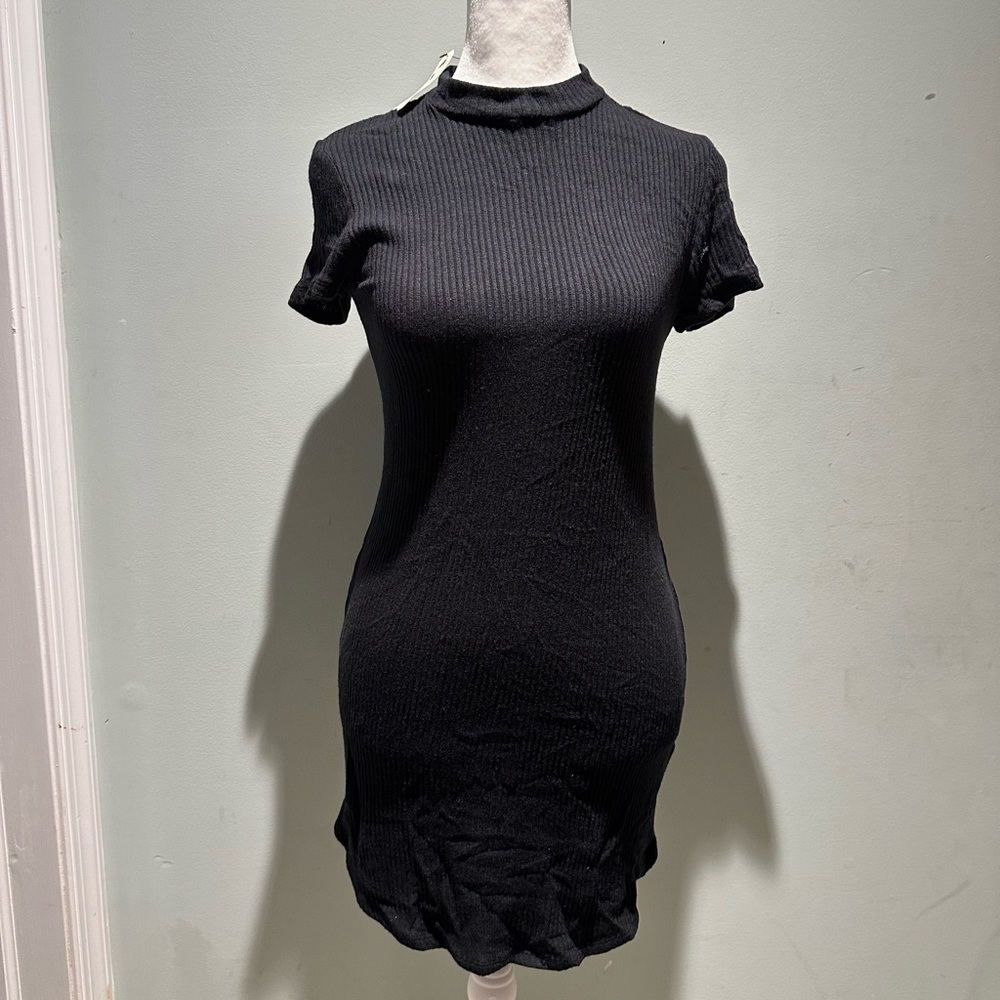 Bodycon, moc neck dress